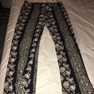 Patterned stretchy flowy pants
